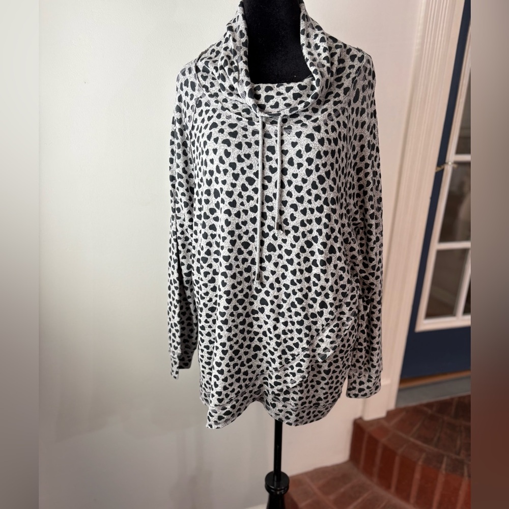 Chelsea & Theodore women’s Gray & Black Heart  Print Sweater NWT Size 3X